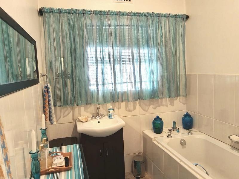 4 Bedroom Property for Sale in Peerless Park East Western Cape